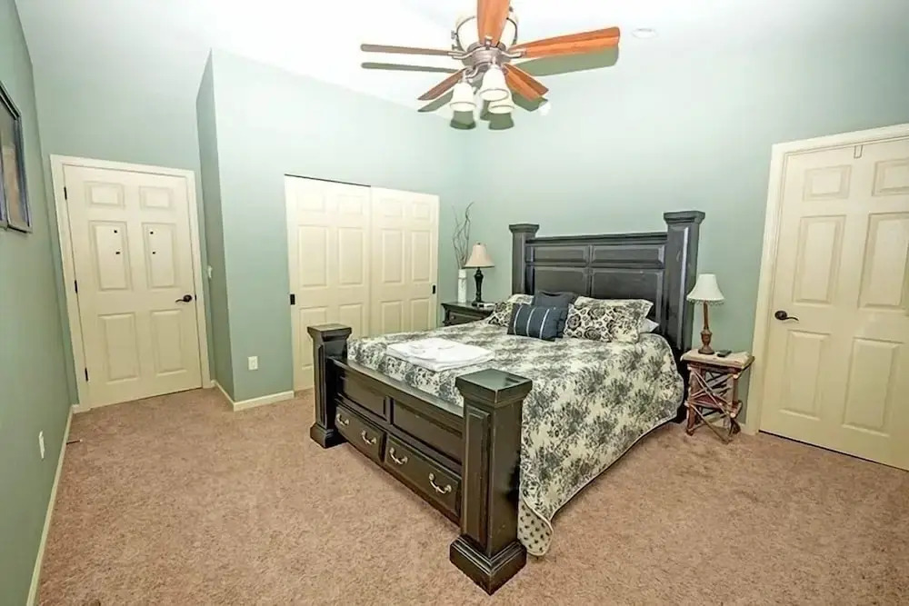 3614 Saddle Road 3 Bedroom Cabin by RedAwning
