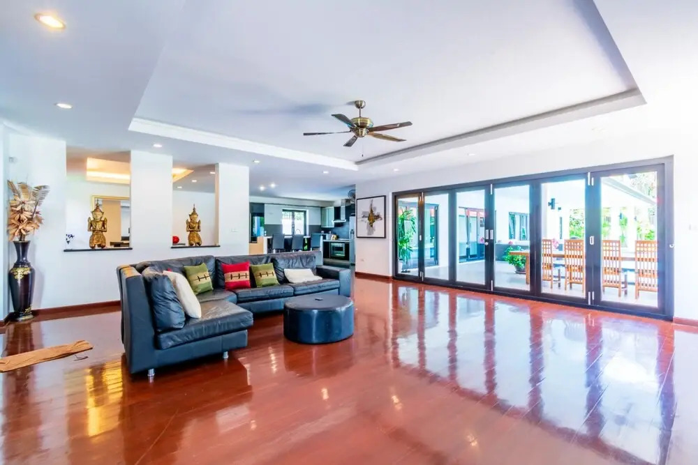 5 BR Pool Villa In Great Location - CV5