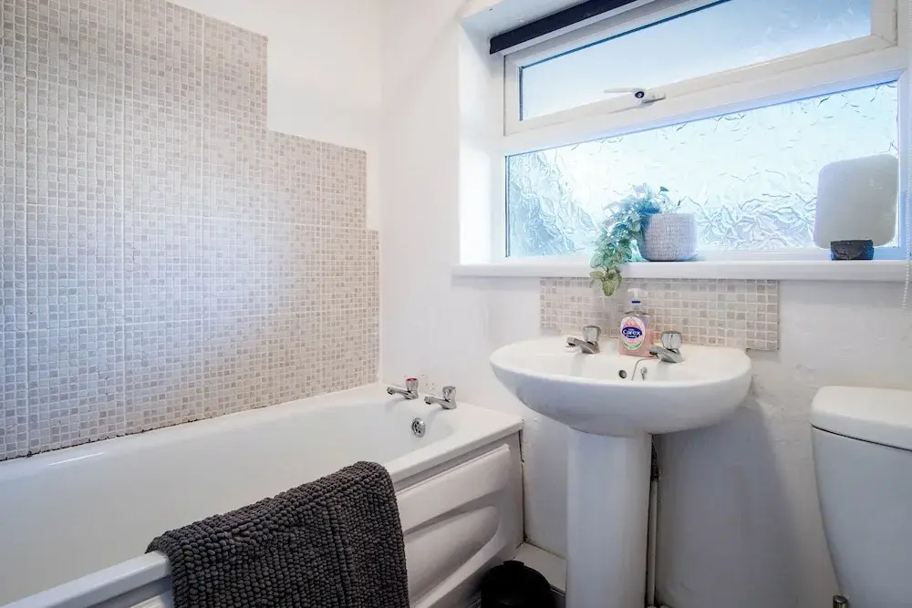 Gellionen - 2 Bedroom House - Clydach