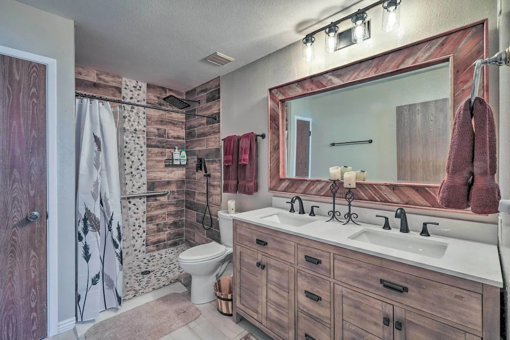 Flagstaff Townhome - Walk to Country Club & Pools!