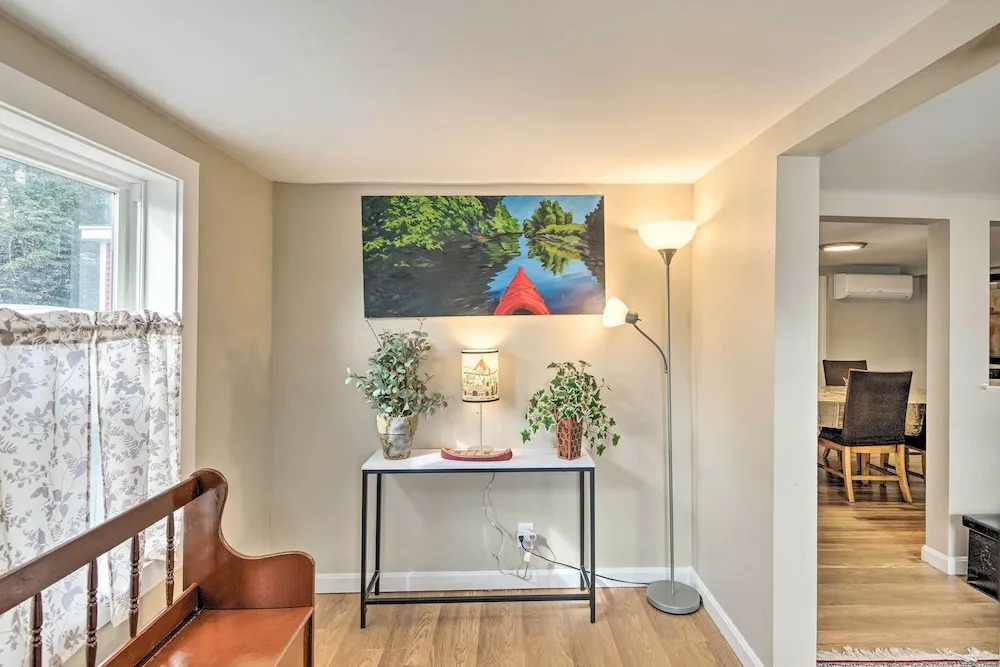 Historic Meredith Home: Walk to Town Center!