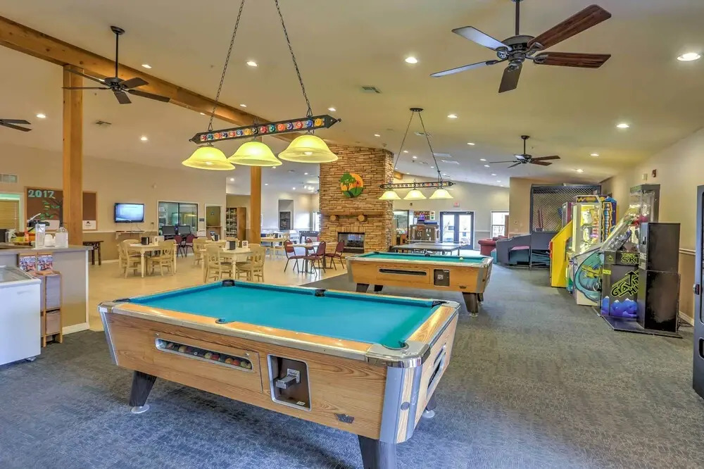 Branson Retreat w/ Balcony & 18-hole Golf Course!