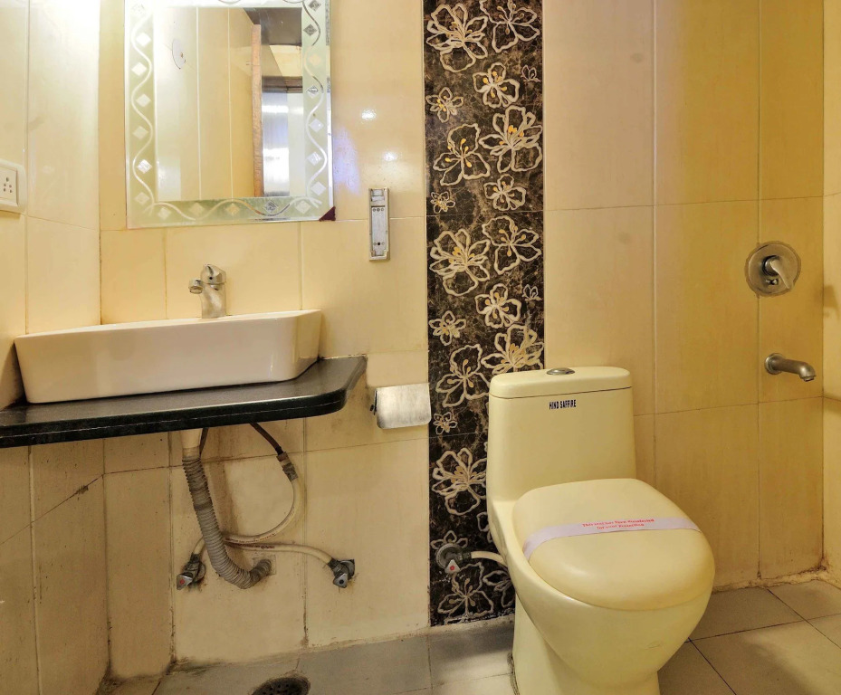 Hotel Gold Palace - 03 Mins Walk From New Delhi Railway Station