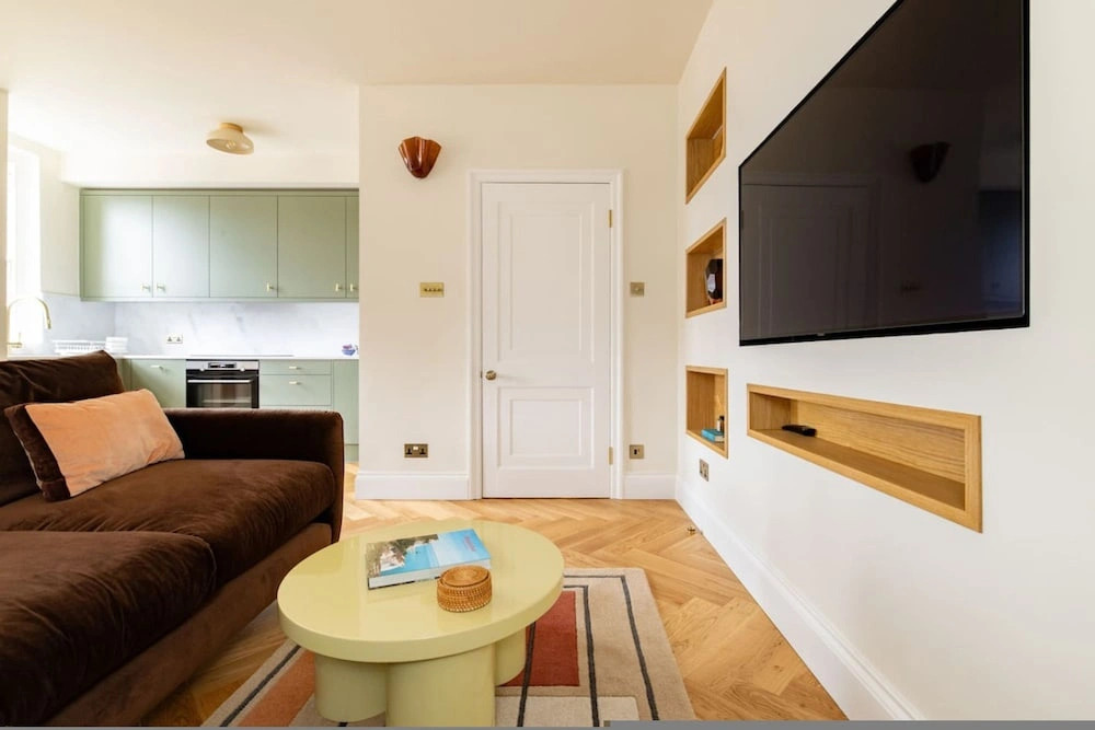 The Queensway 1 Bedroom Apartment