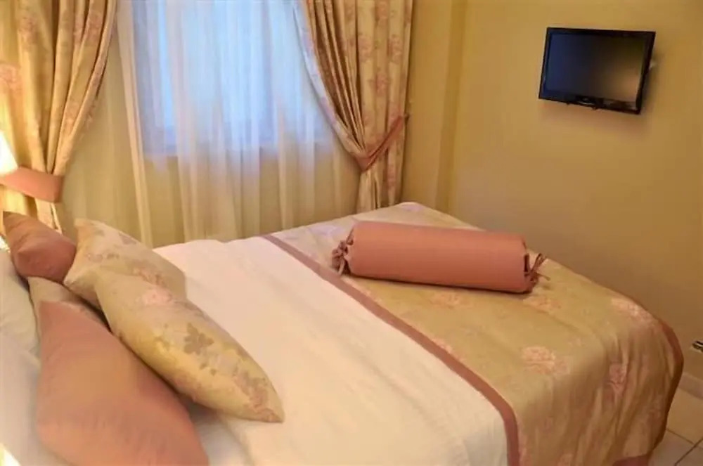 Liona Residence