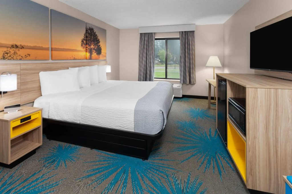 Days Inn by Wyndham Eagle River