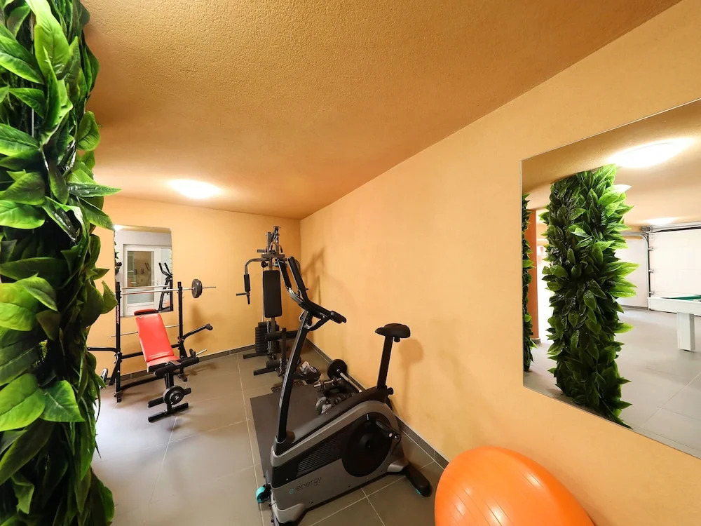 Fabulous Villa With Private Pool, Fenced Garden, Roofed Terrace, Great Location