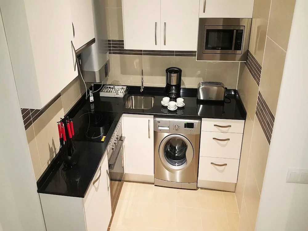 MC YOLO Apartamentos Espacio América