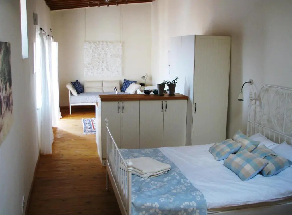 Dolphin Guest House and Studios