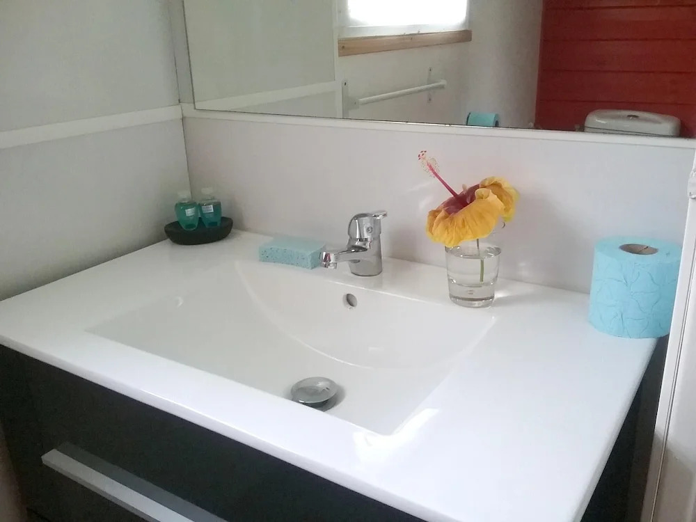 Studio in Saint pierre, With Enclosed Garden and Wifi Near the Beach