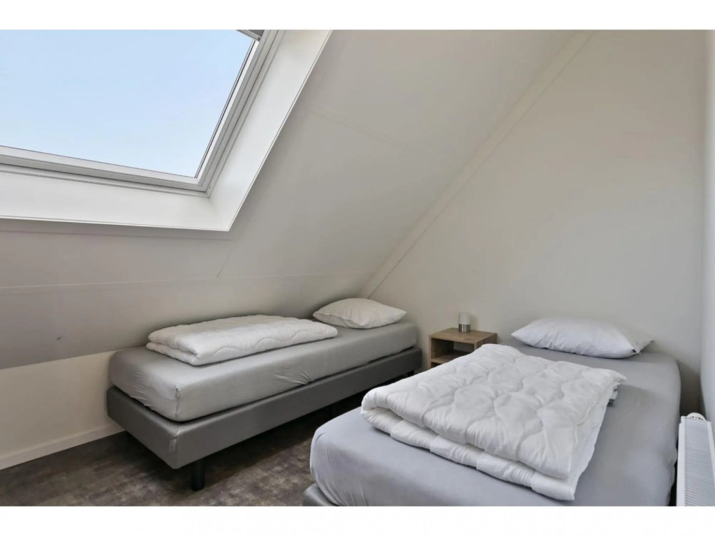 Luxury villa 2 minutes from the beach with a spacious garden and veranda