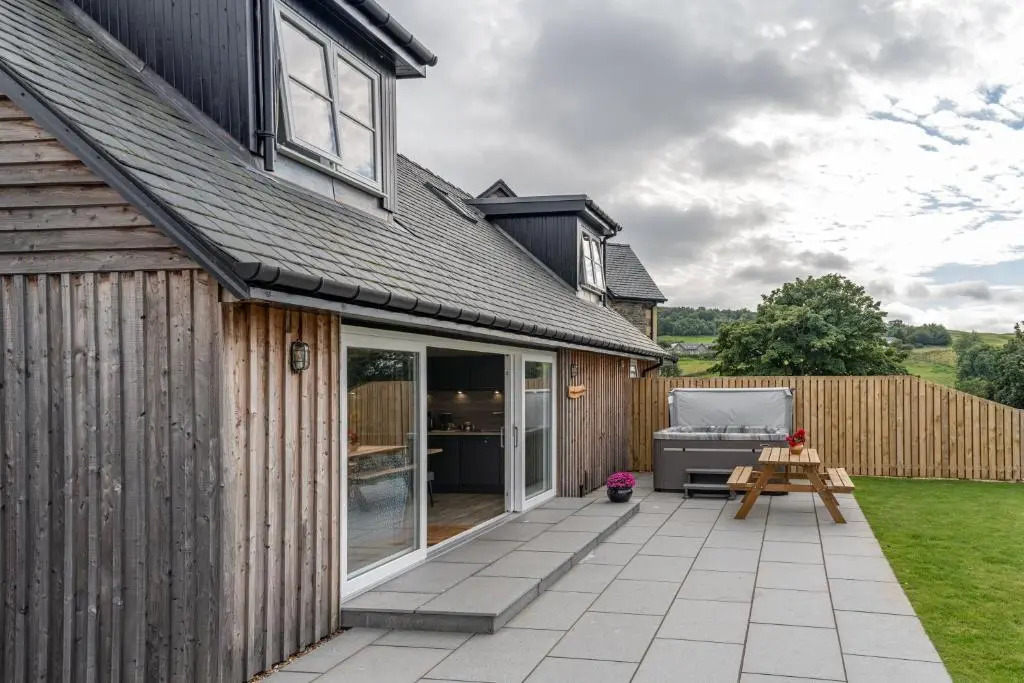 The Annexe, Luxury Property with Hot Tub at Pitilie Pods