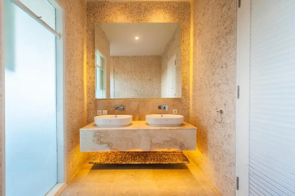 Bathhouse Executive Residence