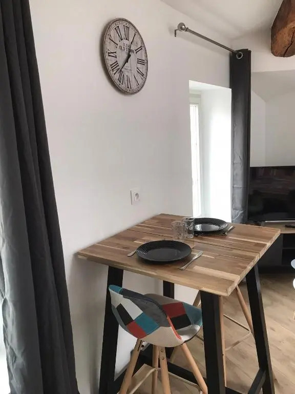 Super Studio refait à neuf proche des commerces