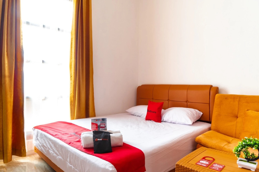 RedDoorz near Cipinang Indah Mall