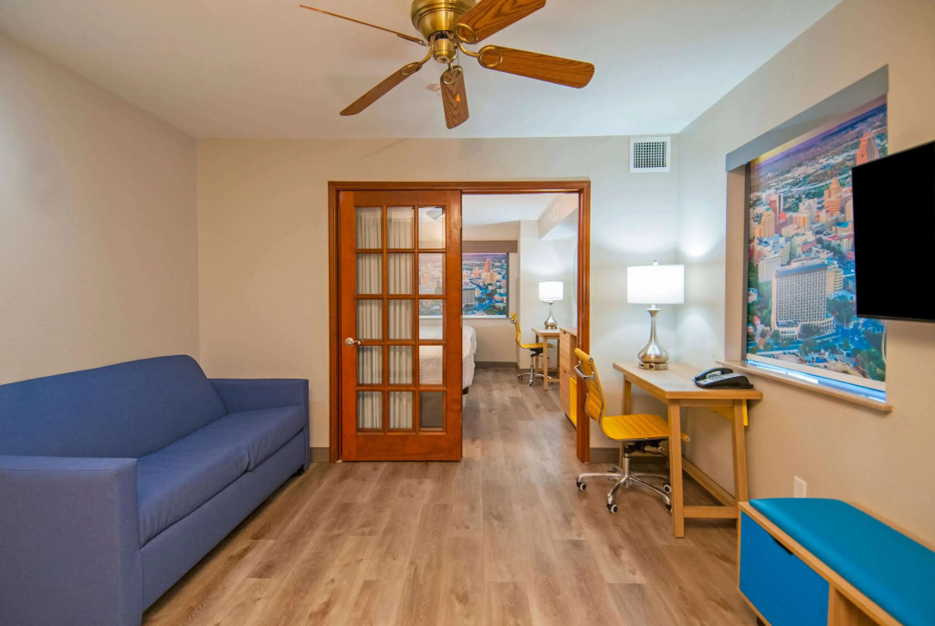 Days Inn & Suites by Wyndham San Antonio North/Stone Oak