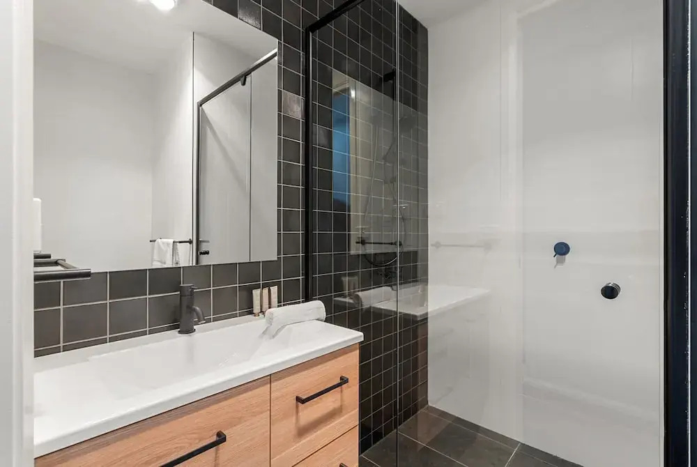 Modern 3-bedroom Townhouse in Quiet Greenway