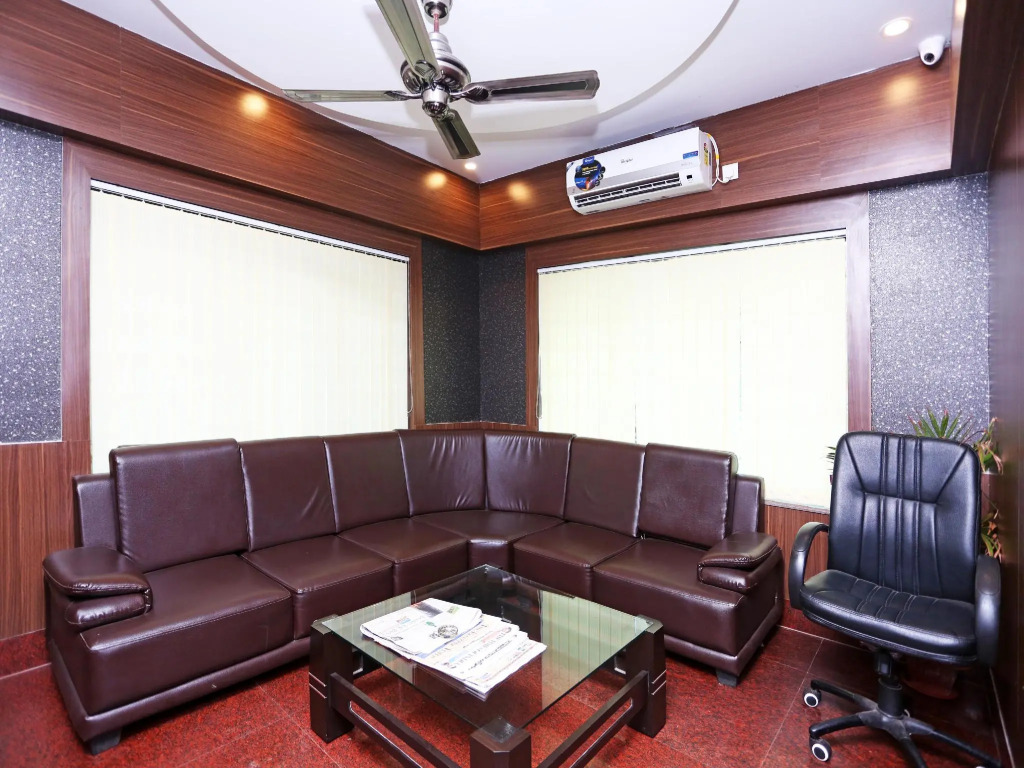 Capital O 9010 Hotel Railview