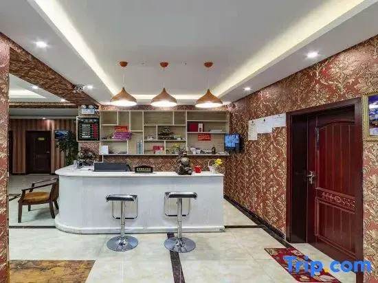 Zhongxin Holiday Hotel (Daocheng Yading Scenic Area New Tourist Service Center)