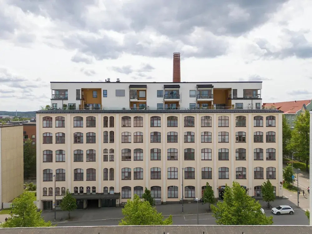Stunning Views 1BR Home with Sauna and Balcony