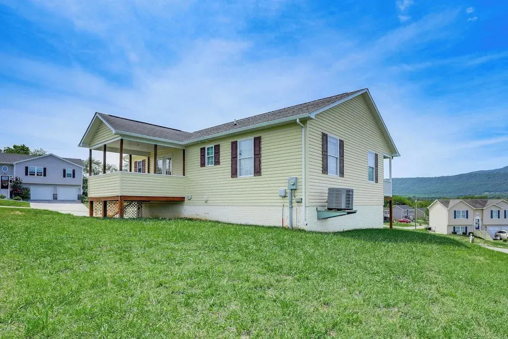 Charming Shenandoah Retreat w/ Deck & Grill!