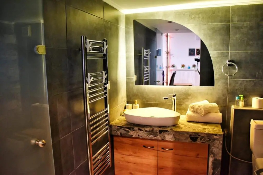 Alexander apartment serres