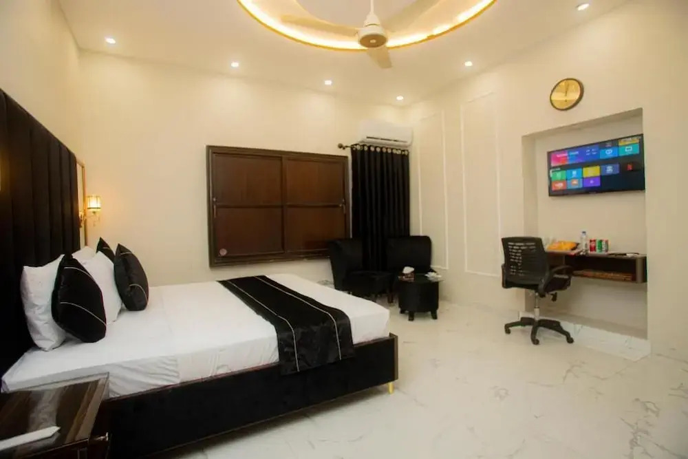 Hotel White Seasson managed by Zaheer Masih