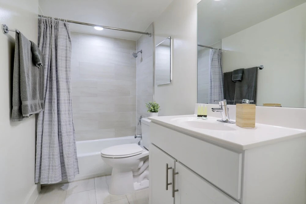 Amazing Br2 Bedroom Condo at Arlington