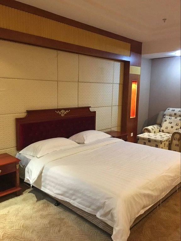 Gloria Plaza Hotel Hangtou