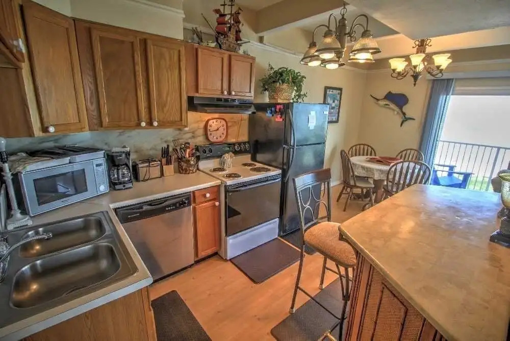 Aquarius 907 Minium 2 Bedroom Condo by RedAwning