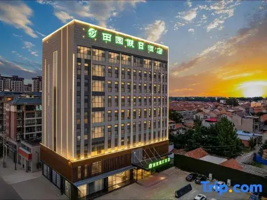Ldyllic Holiday Inn Hotel