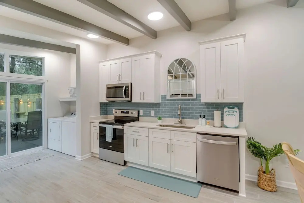 Bright Jekyll Island Home w/ Deck < 1 Mi to Beach