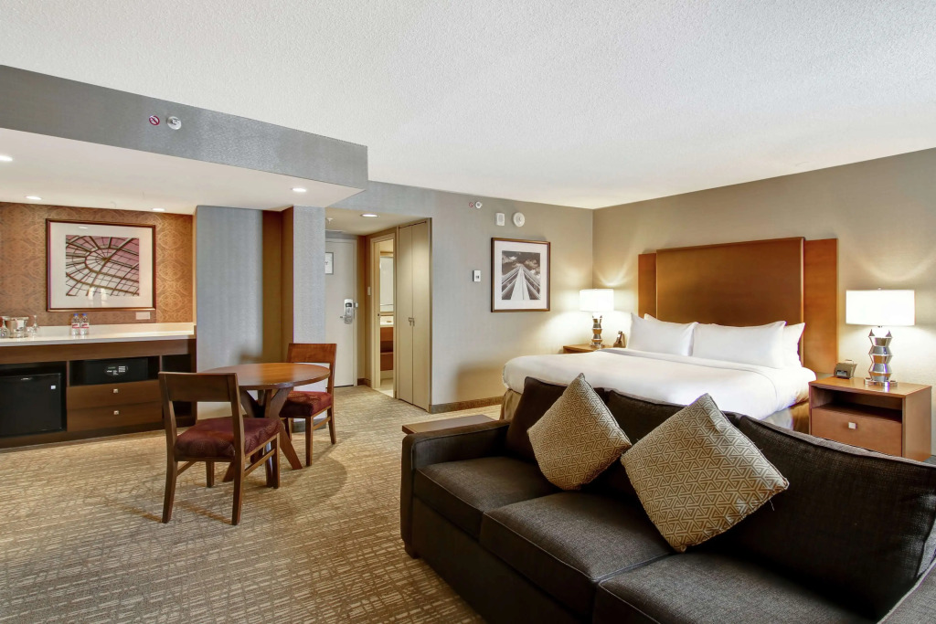 DoubleTree by Hilton West Edmonton