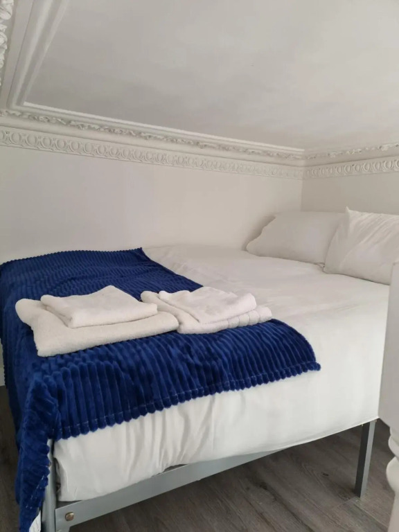 F103-1st Flr Mezzanine Studio Fit 3 Near Hyde Park