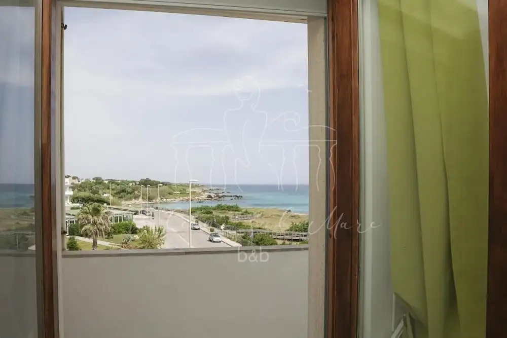 Room in B&B - B&B Balconi Sul Mare Standard Room With Balcony Overlooking the sea "la Staffa"