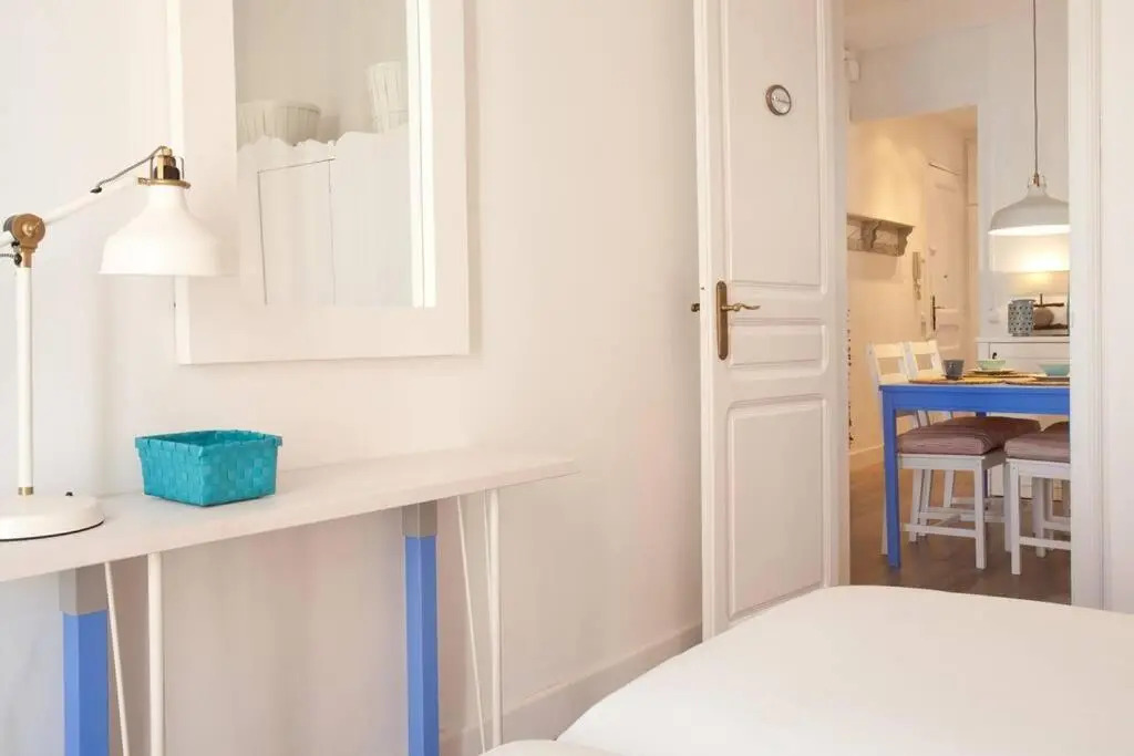 Bright 2 bedroom apt in 22@, close to the beach