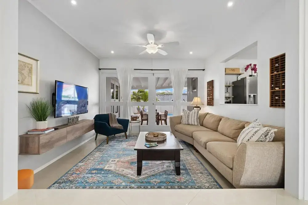 Beautiful 3br2ba Amazing Location w Private Pool