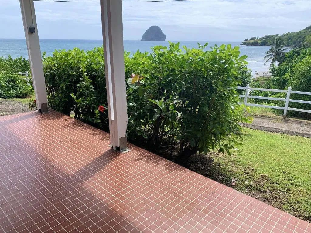 Bungalow de 2 chambres a Le Diamant a 50 m de la plage avec vue sur la mer jardin clos et wifi