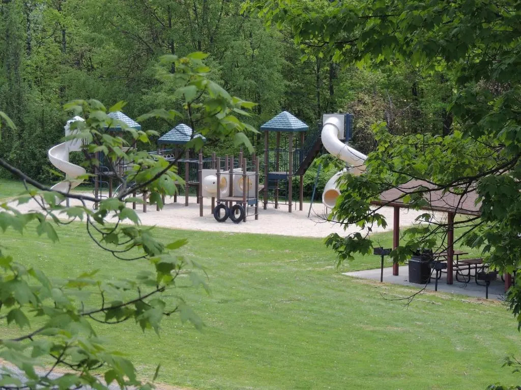 Scotrun Camping Resort Deluxe Park Model 4