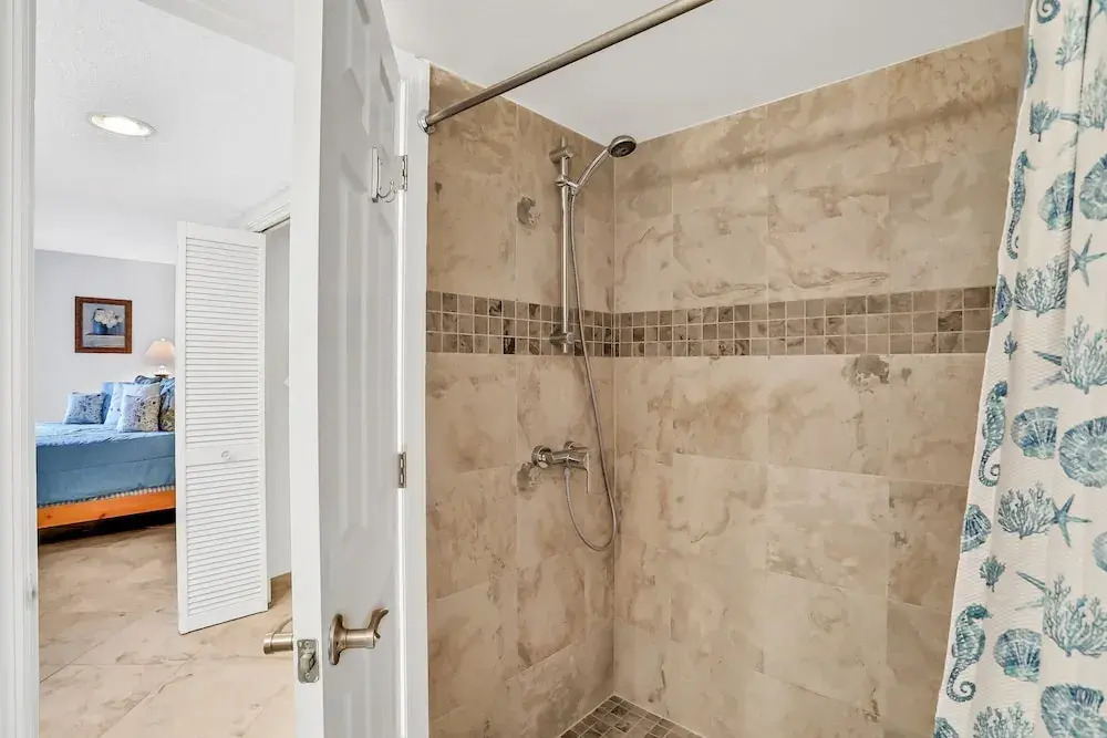 Oceanfront Condo With Direct Beach Access, Pool, Balcony, Grilling Area, & AC