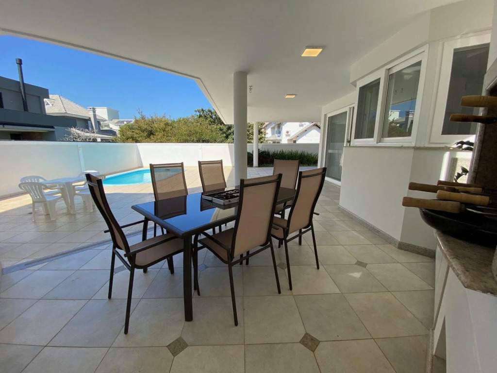 Casa Térrea 3 Suítes Piscina Jurere Internacional