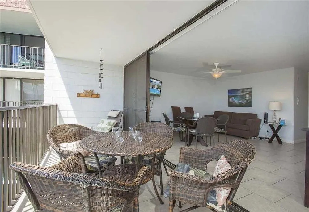 Maui Parkshore 306 - 2 Br Condo