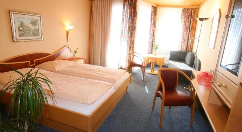 Hotel & Kurpension Weiss
