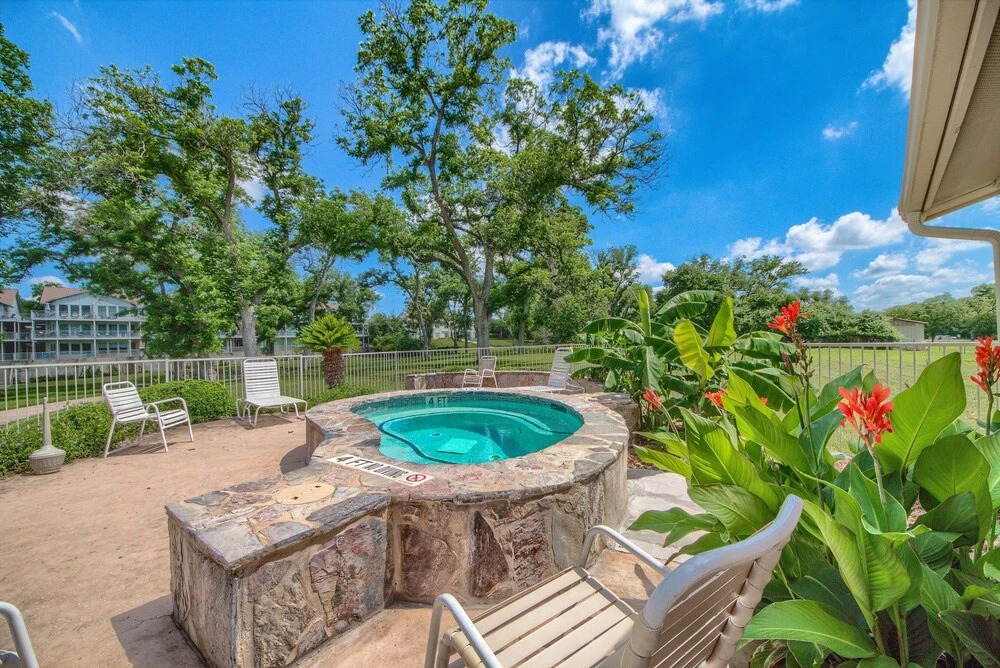 Ww I102 Restful River Retreat 2 Bedroom Condo by RedAwning