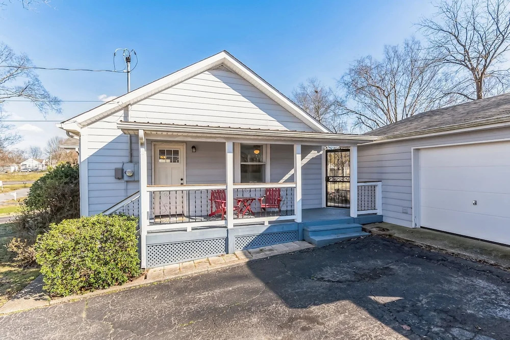 Bluebird Bungalow Chic Home, Quiet Neighborhood