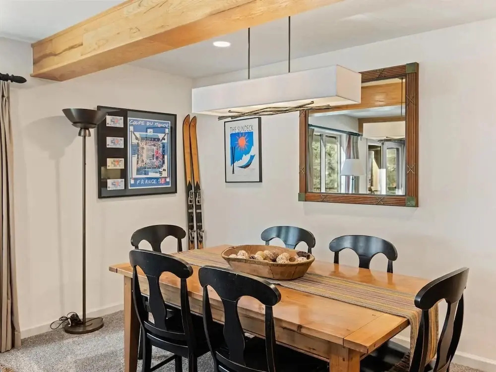 Comfortable 3BR Condo in Downtown Aspen Near Lift 1A With Pool & hot Tub!