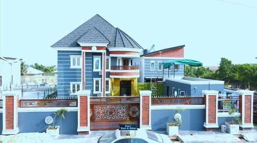 FourJ Hotel and Suites