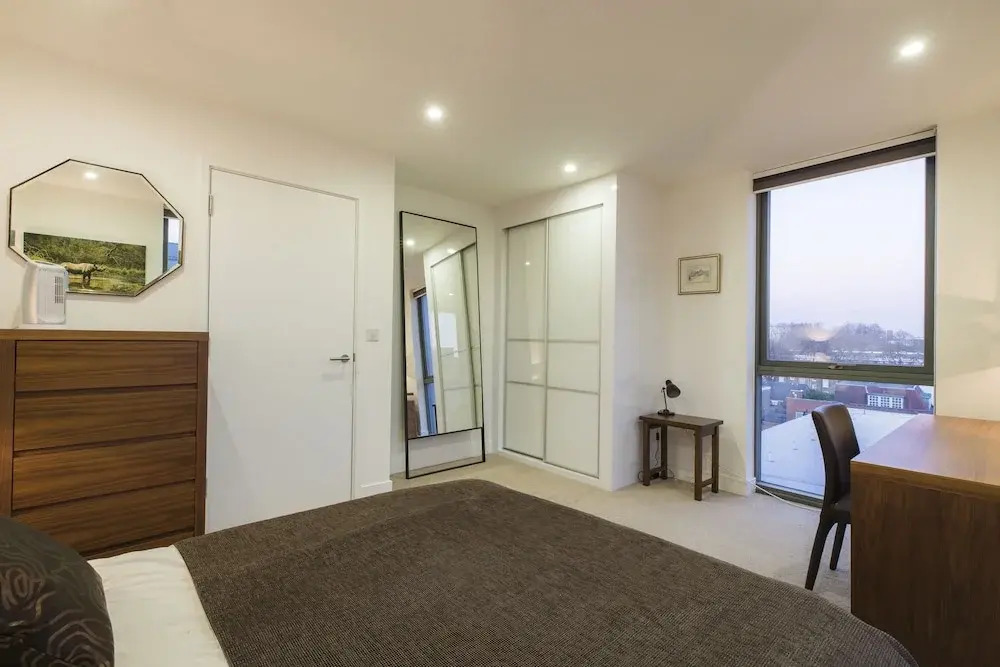 JOIVY Trendy Islington Flat for 2 with Patio