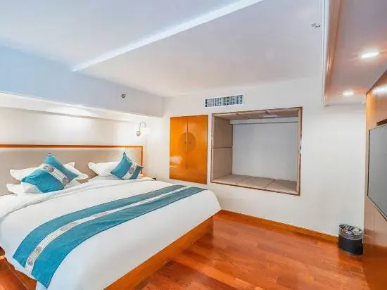 Changbai Mountain Wanda Yue Loft Hot Spring Hotel (Tourism Service Center of West Changbai Mountain)