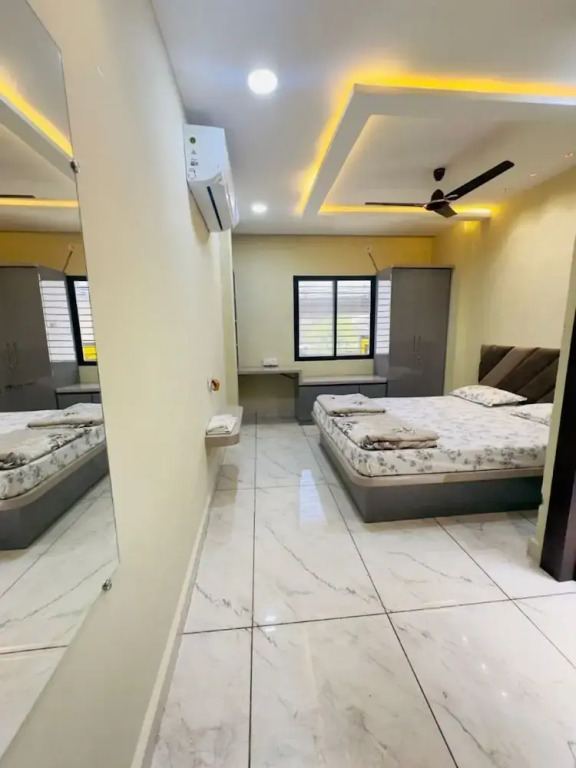 Rudrasagar Homestay I 500 metre from Mahakal Temple I AC I Hot Water I Hygenic I WiFi